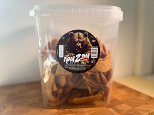 Ведро Ржаные гренки со вкусом Сметана зелень (1 кг): Ведро Ржаные гренки со вкусом Баварские колбаски (1 кг)