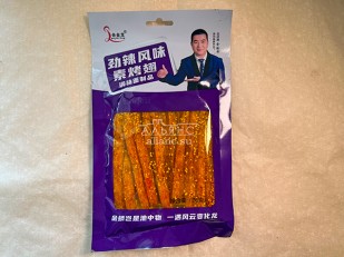 Сухарики с беконом: Мучные полоски ФИОЛЕТОВЫЕ со вкусом острых куриных крылышек 76 гр