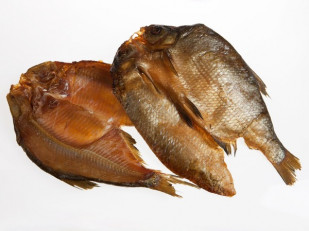 Семга теша (брюшки) холодного копчения: Карась холодного копчения